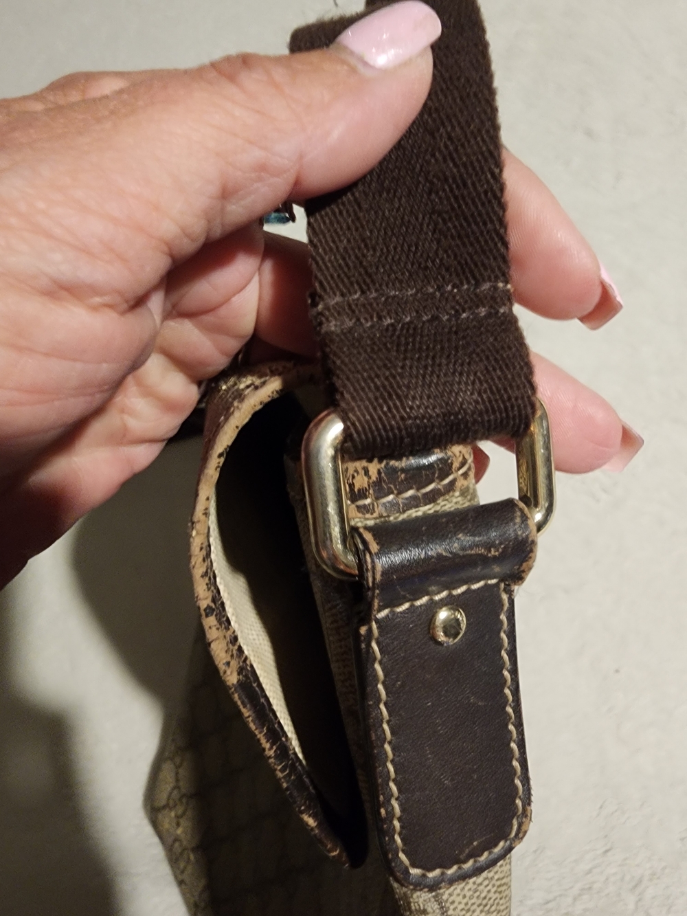 Gucci GG Supreme Canvas and Leather Shoulder Bag (model 223666) - Picture 6 of 16